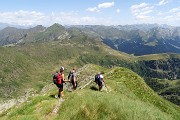 72 Dal Colombarolo scendiamo un tratto sulla linea di cresta